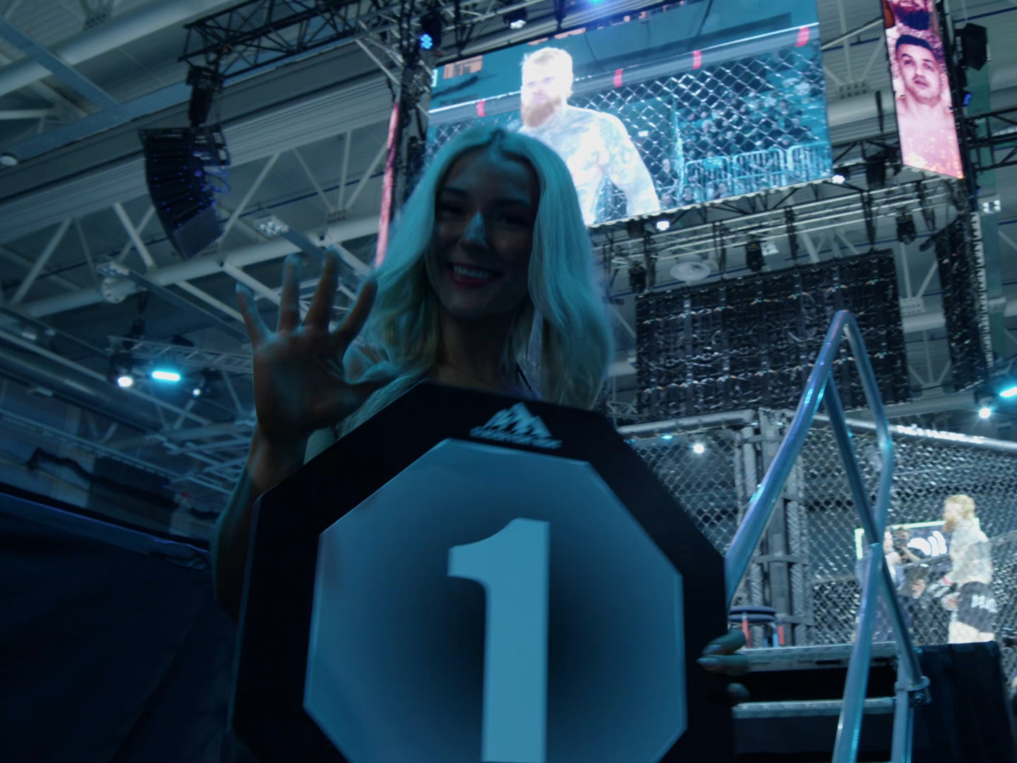 Ring girl með lotu 1 skilti